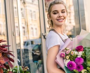 Woman purchasing roses from a florist.