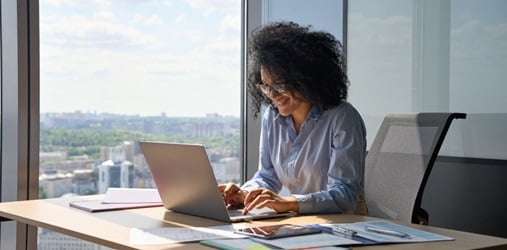 Insurance agent marketing their business online.